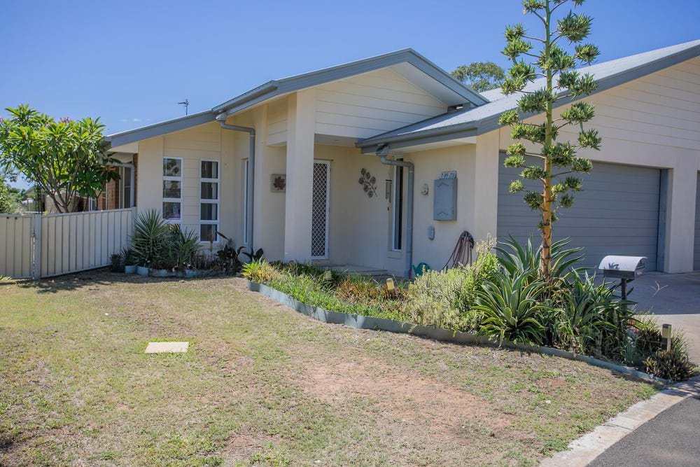 Well maintained unit with good tenant