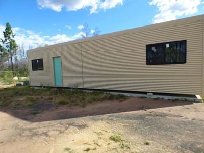 Small acreage - one room building